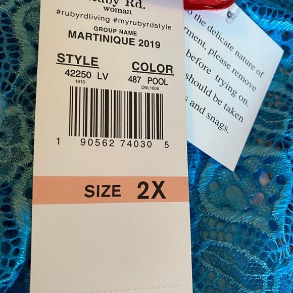 Beautiful blue lace top with shell included - Picture 5 of 5